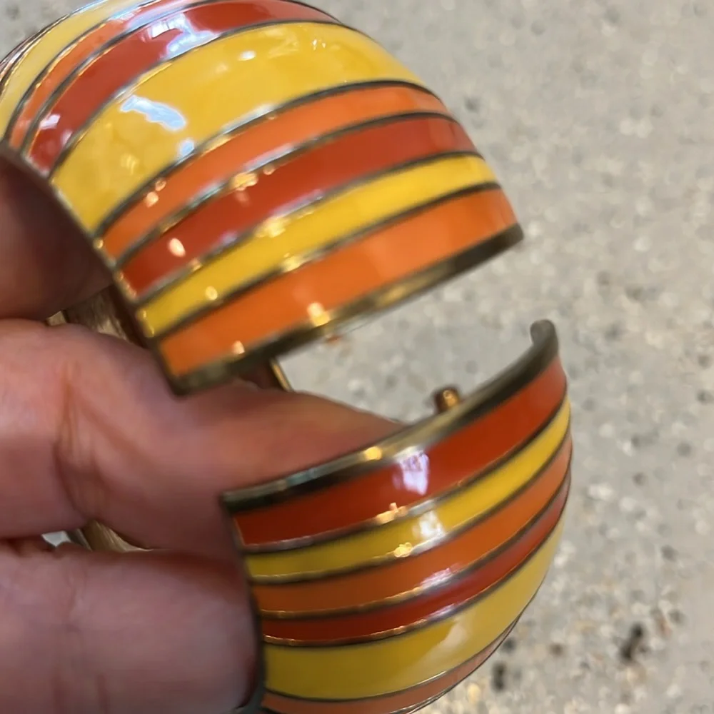 RETRO WIDE STRIPED ENAMELED BANGLE CLAM SHELL BRACELET HARVEST GOLD AND ORANGE